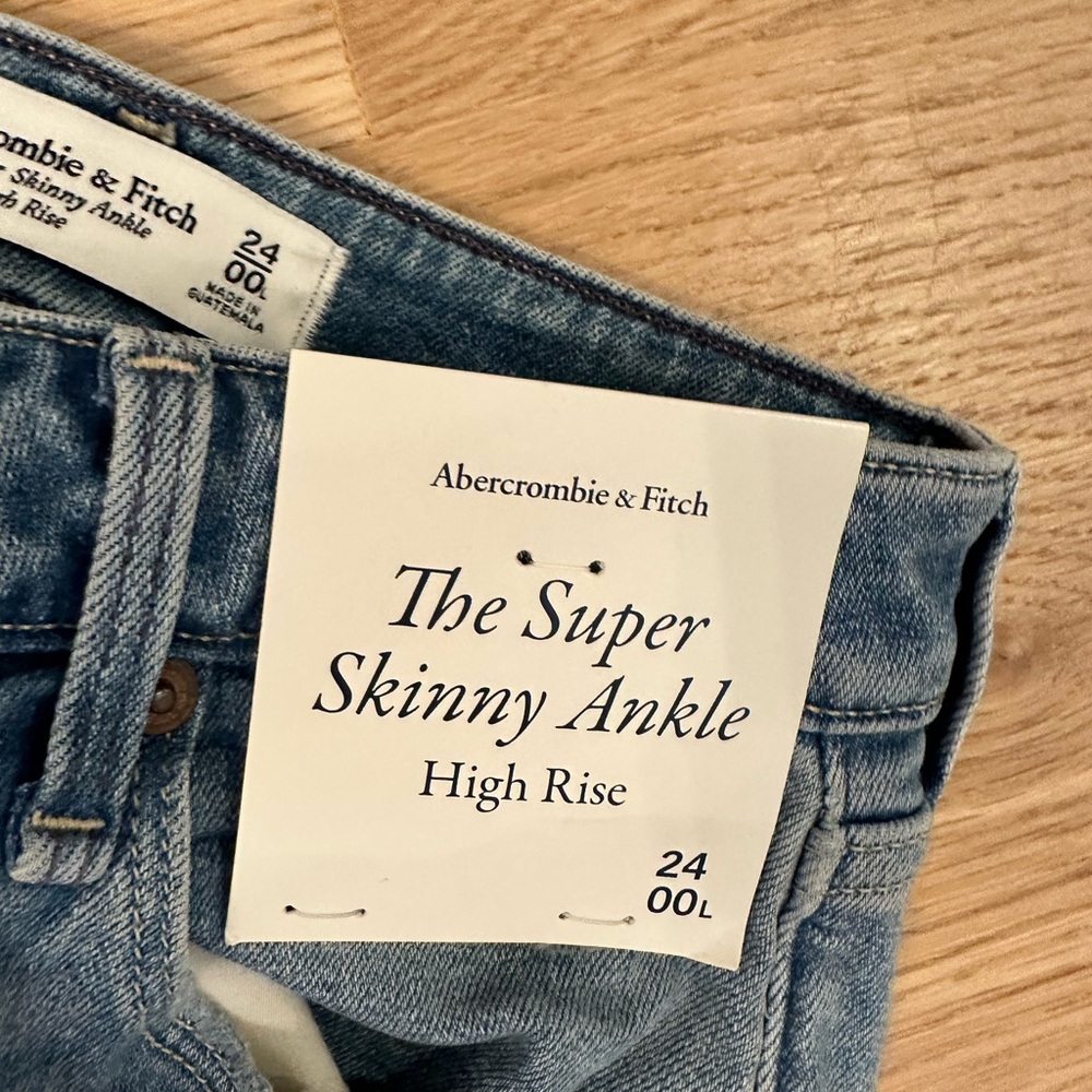 Jeans - Picture 3 of 4